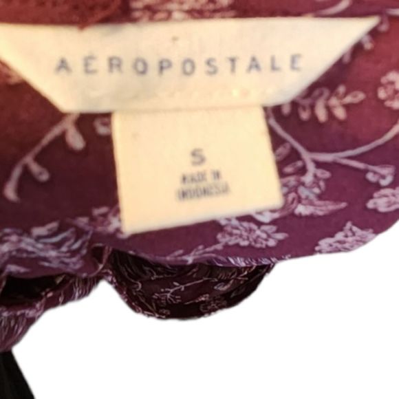 Aeropstale Shirt Sheer Floral blouse purple keyhole back Size Small - Picture 9 of 13